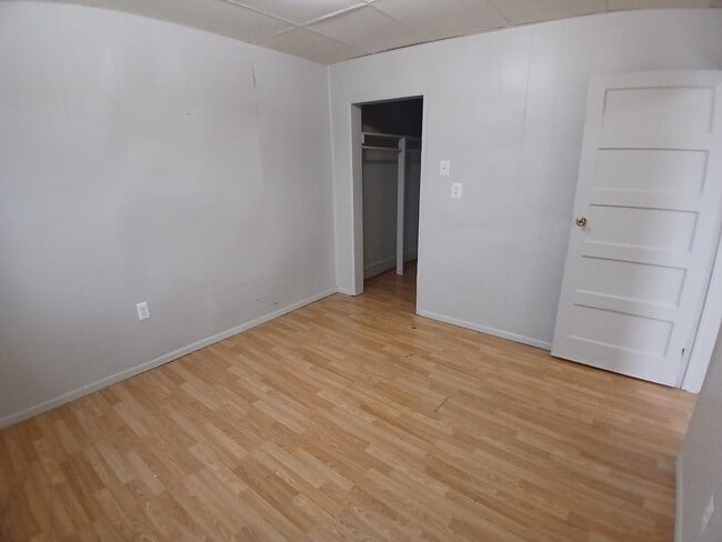 Building Photo - 126 E Main St