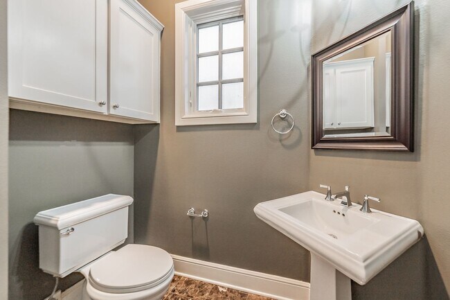 Building Photo - Beautiful Monticello Town Home!!!