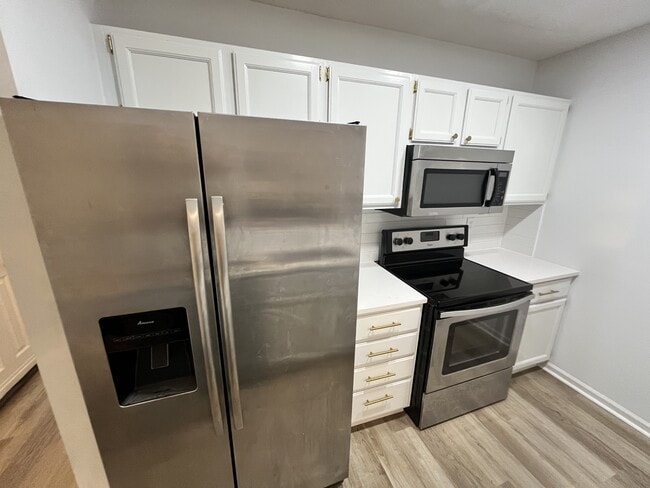 Building Photo - 77 Forest Oaks Dr