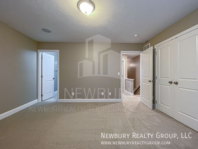 Building Photo - 2 Bedroom, 2.5 Bath Townhome - Discover th...