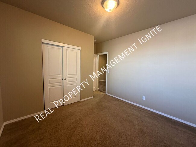 Building Photo - 332 SW Antler Ridge Ln
