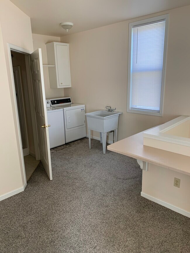 1st Floor Foyer/Laundry Room - 3670 S 60th St