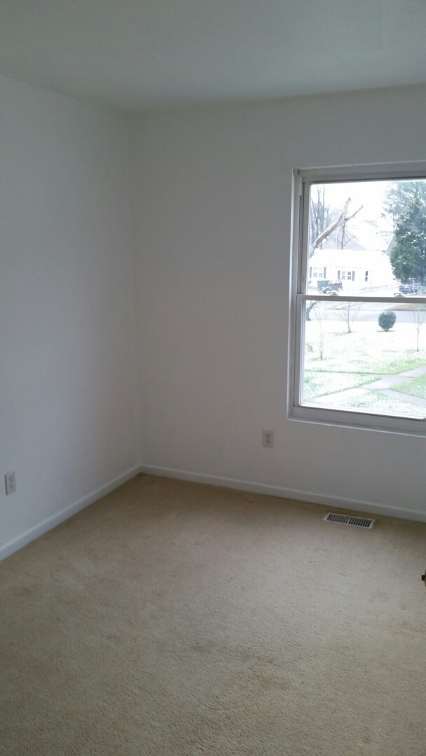 Building Photo - Lovely 3 bedroom, 2.5 bathroom Mechanicsvi...