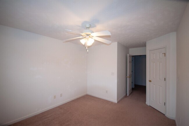 Building Photo - 115 Birdie Ct