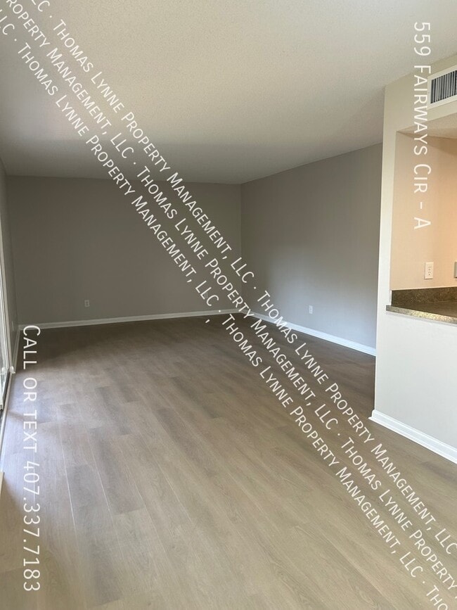 Building Photo - 559 Fairways Cir