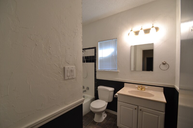 Building Photo - 5614 Victor St