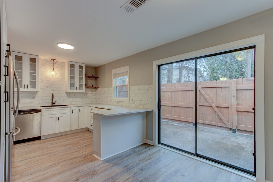 Building Photo - 48 Clark St