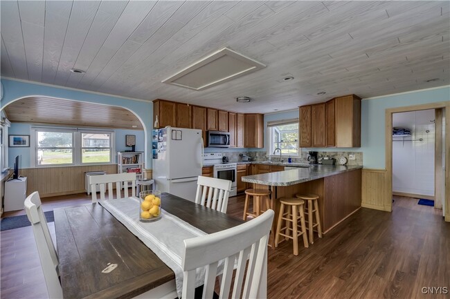 Building Photo - 216 Frontenac Blvd