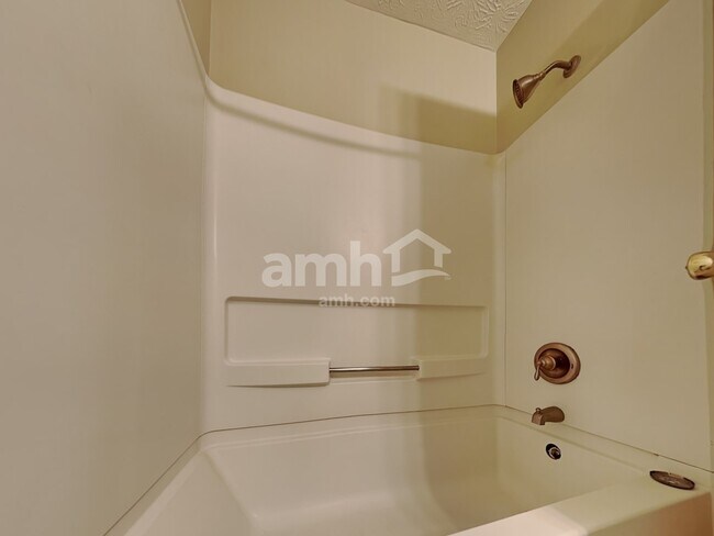 Building Photo - 670 Old Johnson Rd