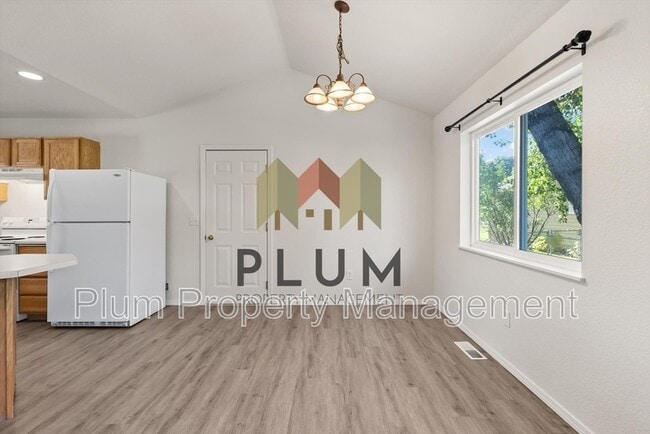 Building Photo - 5449 Golf Dr