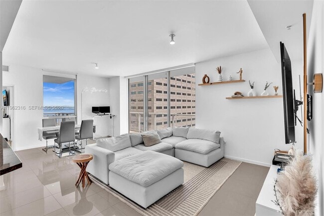 Building Photo - 300 S Biscayne Blvd