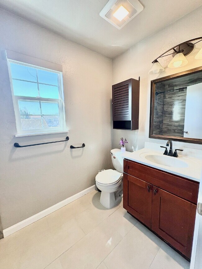 Building Photo - Spacious Single Family Home in Lakes & Birds Fremont