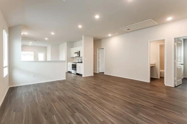 Building Photo - 1905 Crimson Lake Blvd