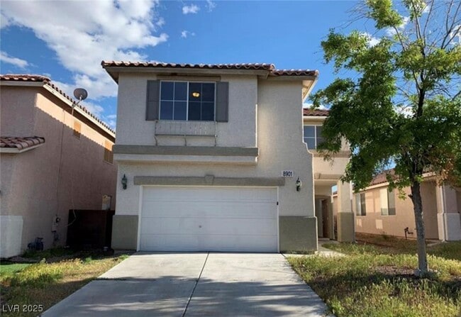 Building Photo - 8901 Kingswood Dr