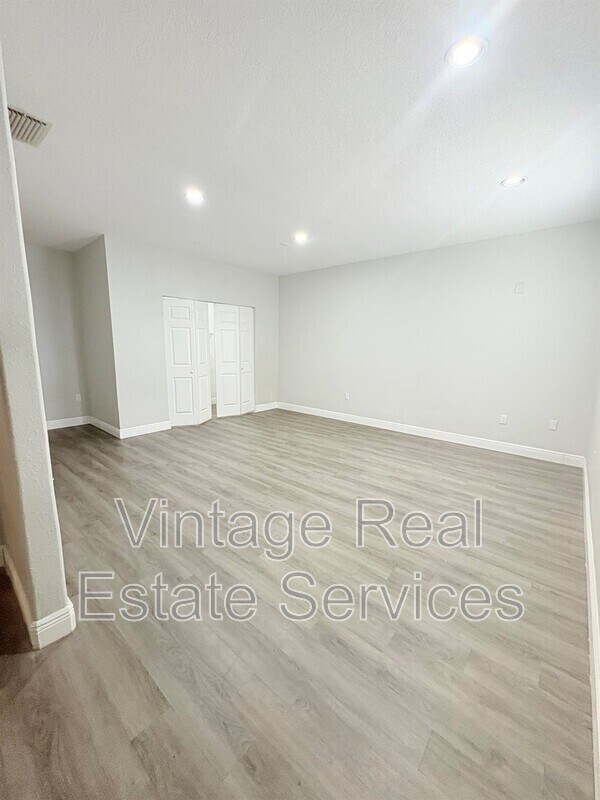Building Photo - 4203 E Yukon St
