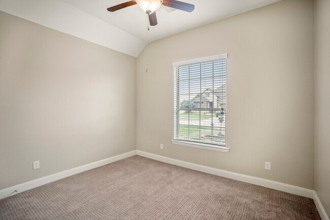 Building Photo - 22310 Taren Ct