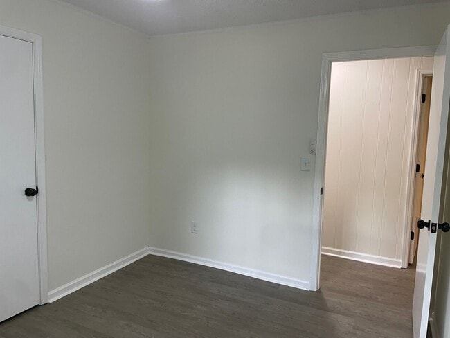 Building Photo - NEWLY RENOVATED 3 BED, 2 BATH BRICK HOME L...