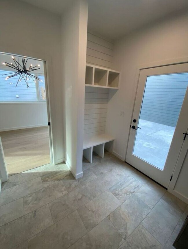 Building Photo - Single Family HOME with 3 Bedrooms 2 1/2 B...
