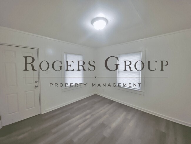 Building Photo - 557 W Spring St