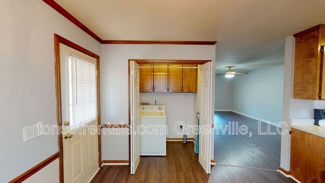 Building Photo - 201b Hipps Ave