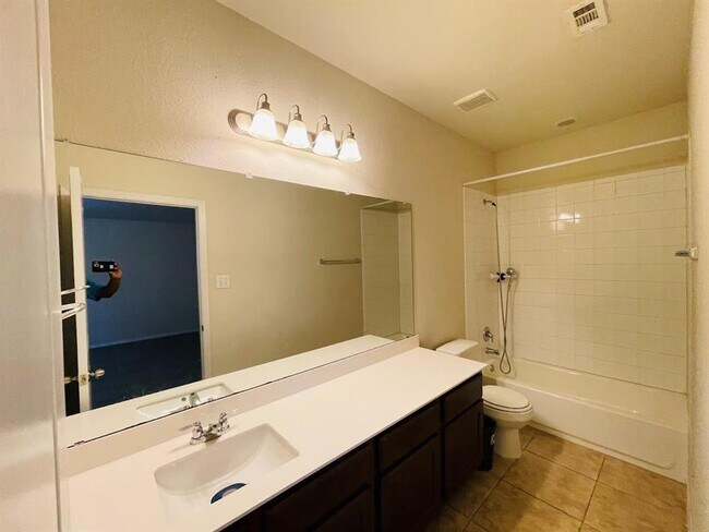 Building Photo - 3803 Overhill Dr