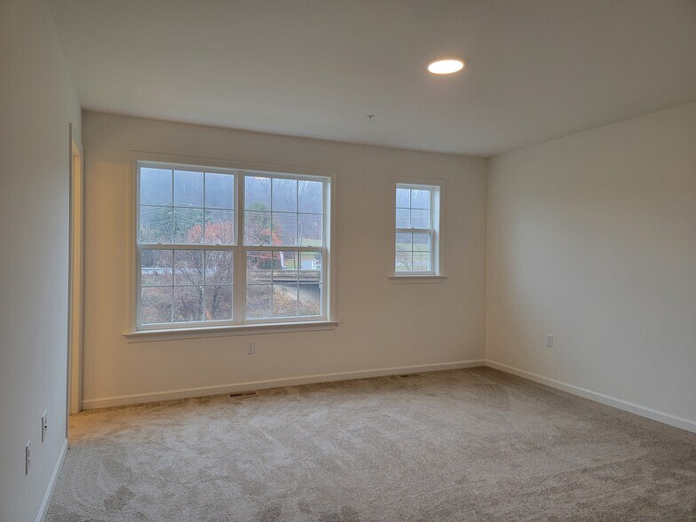 Building Photo - 2485 Artesian Way