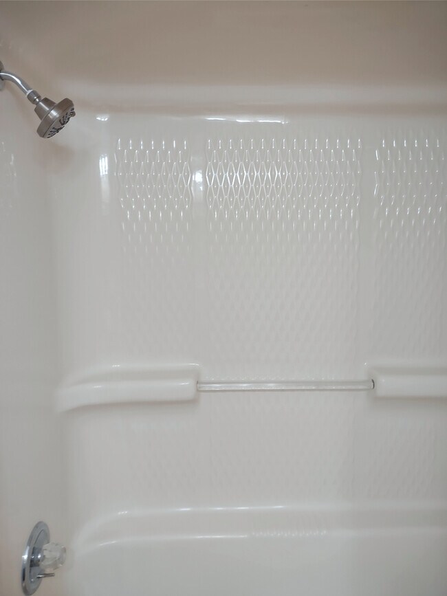 Main bathroom with tub-shower, linen closet - 120 Arrow Lands Trl