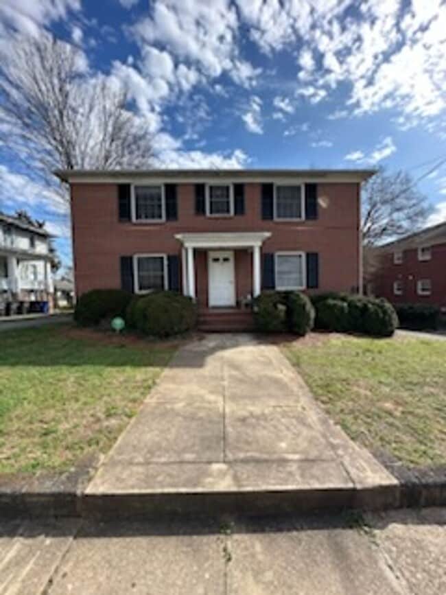 Building Photo - 1194 W 4th St