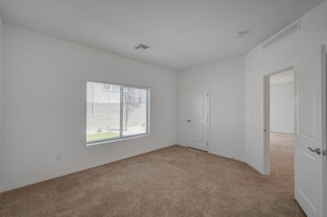 Building Photo - 630 Great River Ave