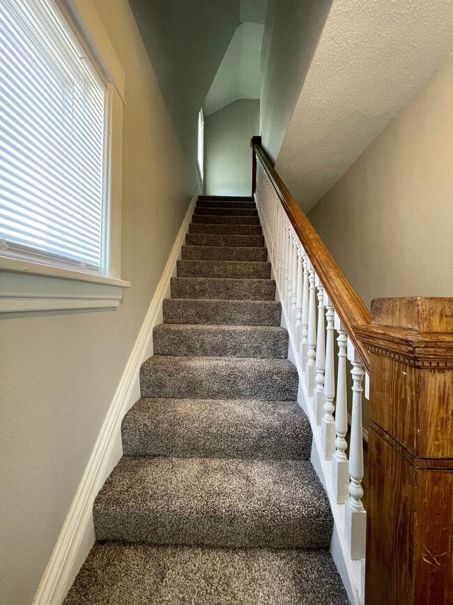 Building Photo - 1705 11th Ave N