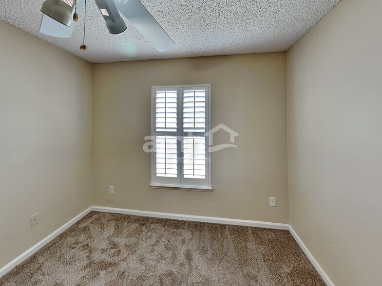 Building Photo - 509 Chancellor Dr W