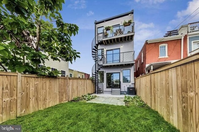 Building Photo - 1209 Oates St NE