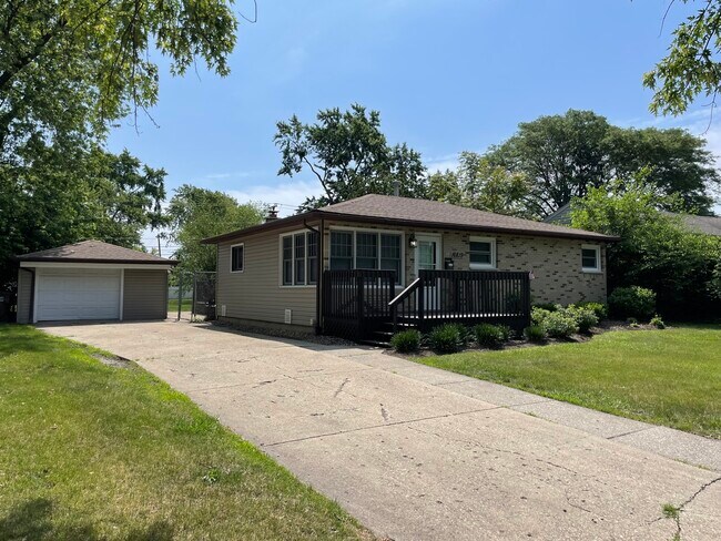 Building Photo - 16819 Forest View Dr