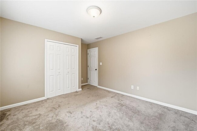 Building Photo - 310 Stoneleigh Dr SW