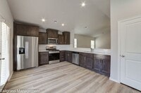 Building Photo - Beautiful 4/2.5/2 in Sand Springs!