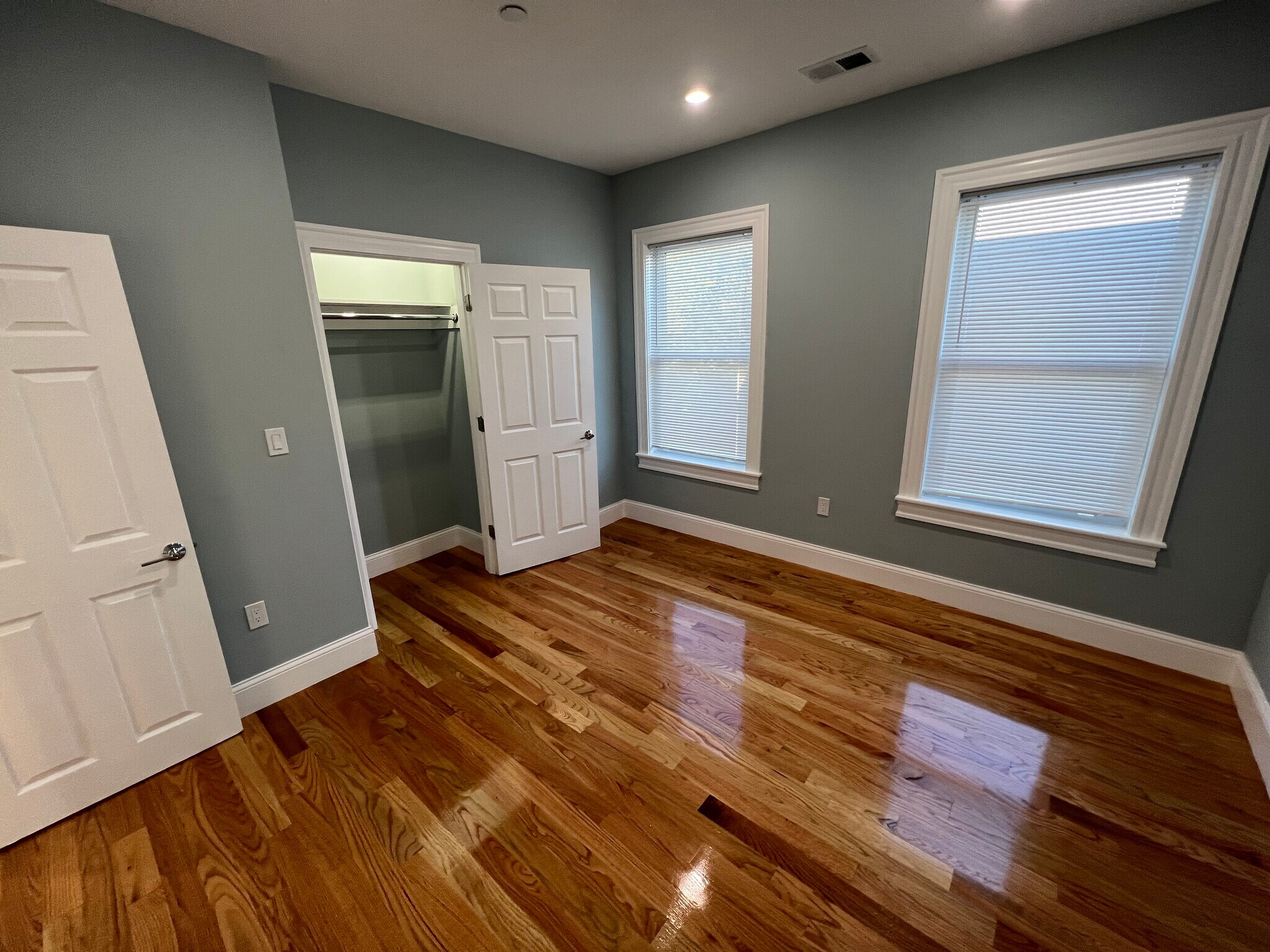 Building Photo - 29 Alpine St