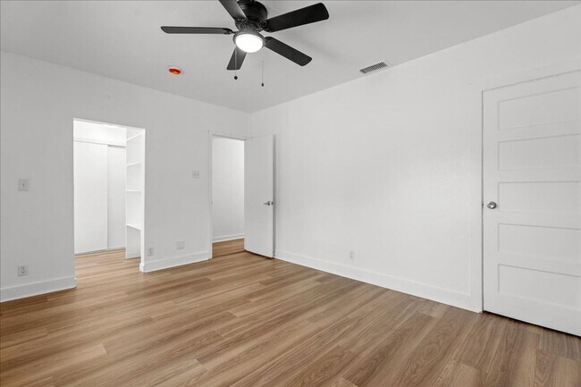 Building Photo - Stylish and Updated North Inglewood House ...