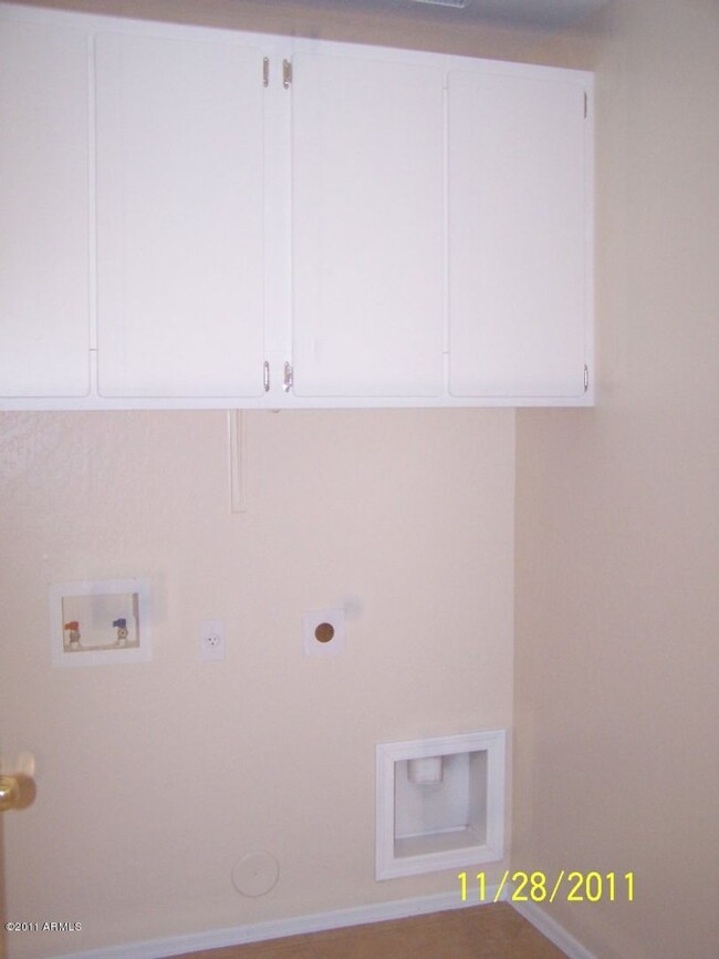 Building Photo - 3 Bed, 2 Bath Home in Power Ranch Subdivis...