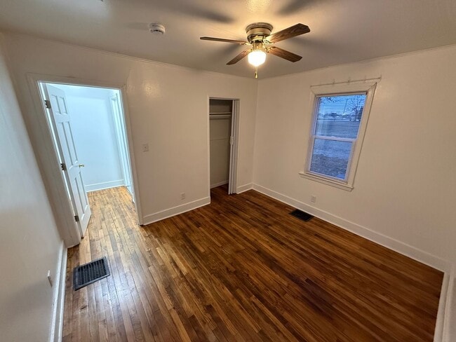 Building Photo - 3315 Valley Dr