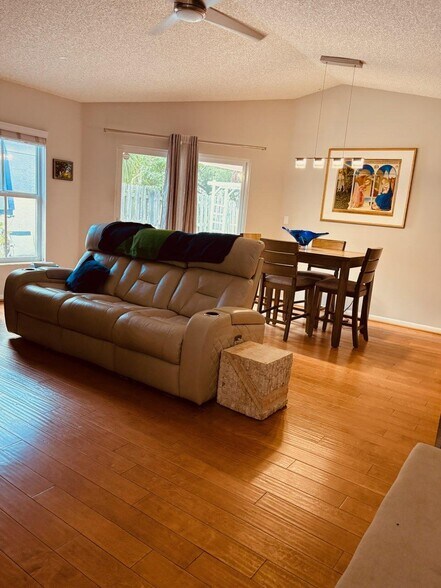 Building Photo - 4425 SW 72nd Ter