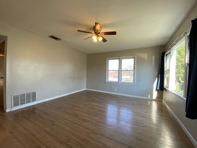 Building Photo - Check out this Three bedroom, one bedroom home COMING SOON!