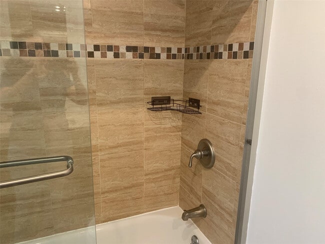 Building Photo - 2940 N Course Dr