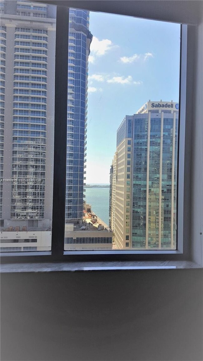 Building Photo - 1060 Brickell Ave