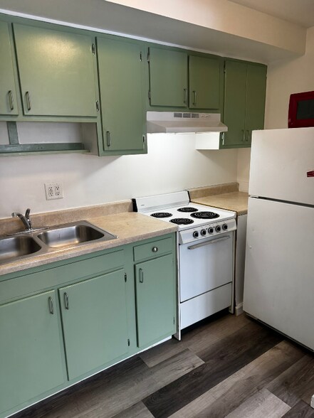 Building Photo - 460 Wells Dr