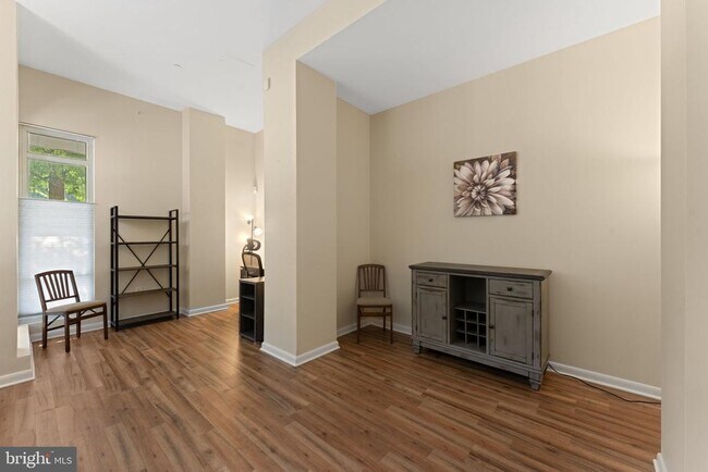 Building Photo - 355 I St SW