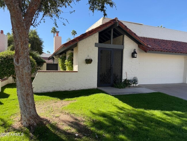 Building Photo - 5822 N Scottsdale Rd