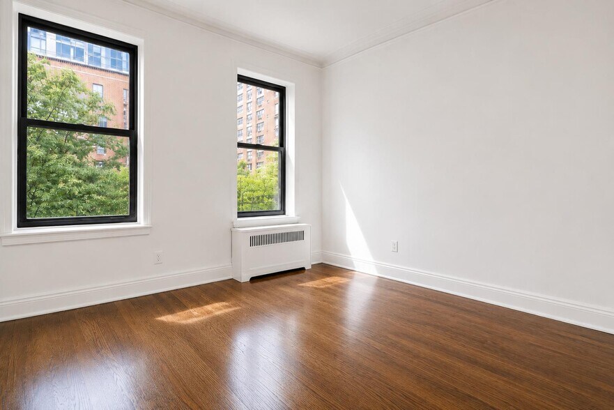 Building Photo - 156 E 85th St