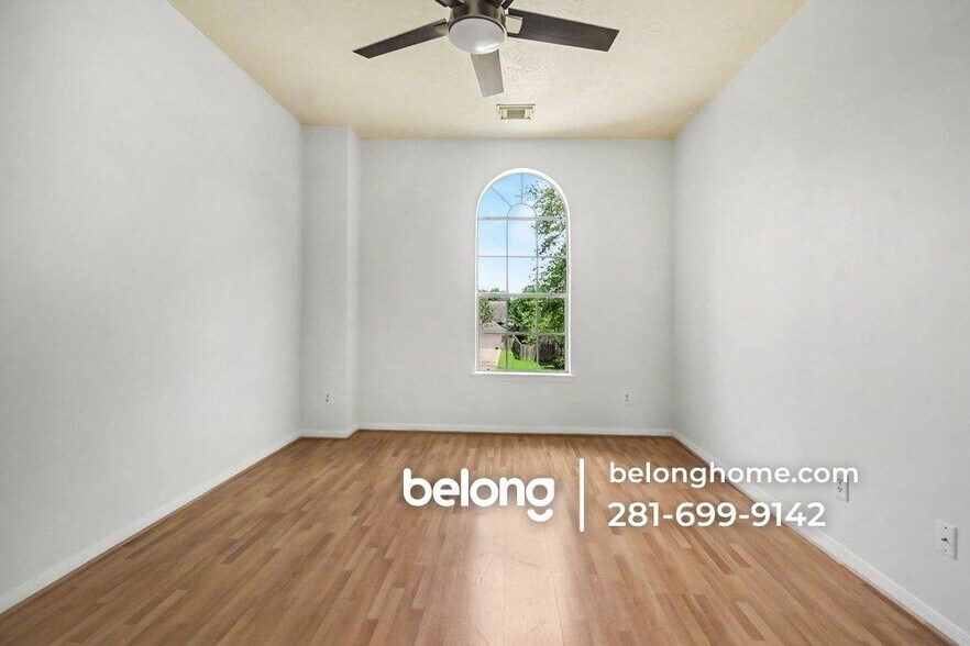Building Photo - 2855 Everett Dr