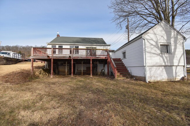 Building Photo - Two Bedroom Home with Yard & Detached Garage!