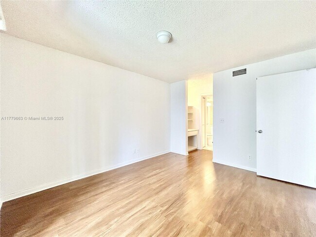 Building Photo - 6331 La Costa Dr